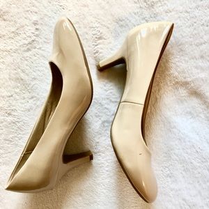 Life Stride Nude Pumps (9.5) Wide